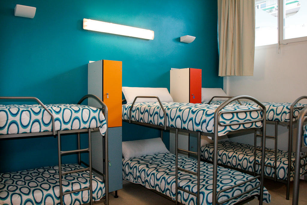 Mundaka Hostel & Sports Cafe Oda fotoğraf